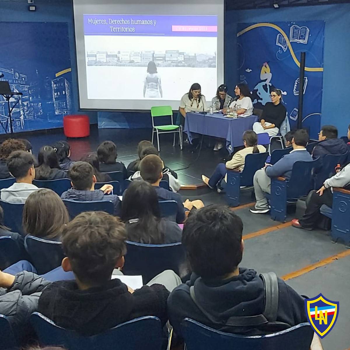 Conversatorio por el Día Internacional de la Mujer