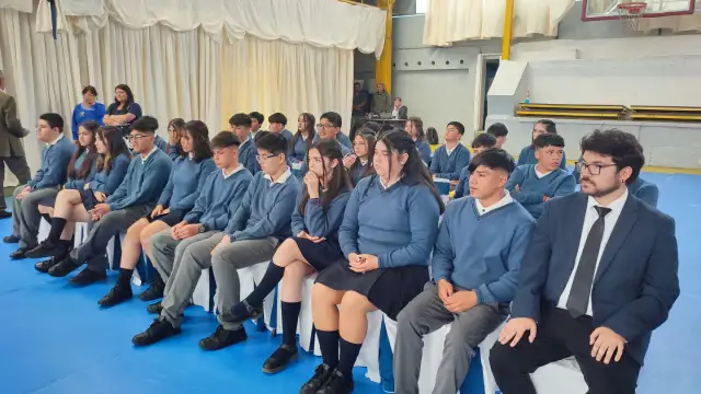 Emotiva Ceremonia de Paso para Estudiantes de 8° Básico en el Liceo Nacional de Llolleo