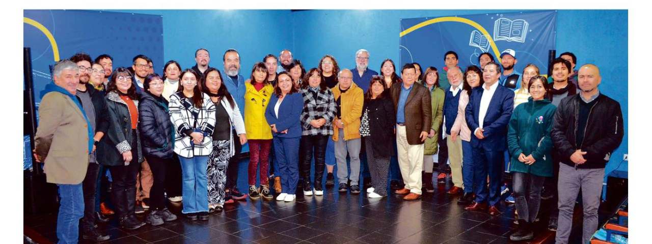 Prensa local destaca visita del conferencista y educador español Pepe Menéndez al Liceo Nacional.