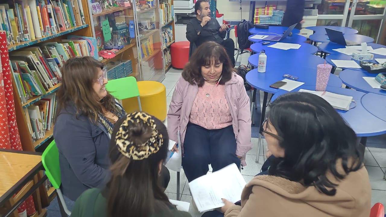 Docentes del Liceo Nacional se capacitan en evaluación formativa para potenciar el aprendizaje