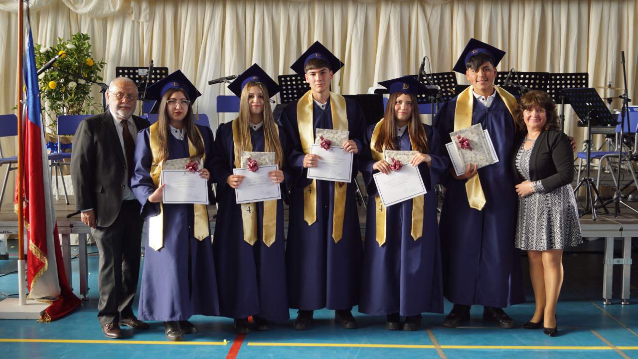 Emotiva Ceremonia de Licenciatura de Cuartos Medios en el Liceo Nacional de Llolleo