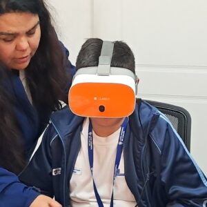 Estudiantes del Liceo Nacional de Llolleo experimentan clases con realidad virtual