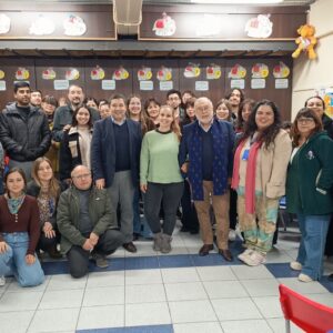 Emotiva despedida a profesora Sandra Entrena marca cierre de su visita al Liceo Nacional de Llolleo